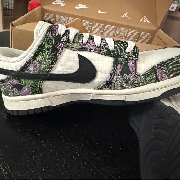 *BRAND NEW* Women’s NIKE Dunk Low (NN)